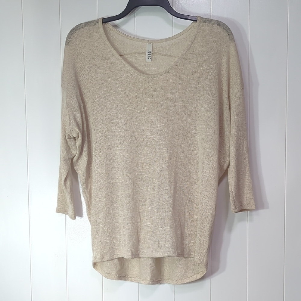 ❤️5/$25 Like New Jolie Cream Scoop Neck Sweater